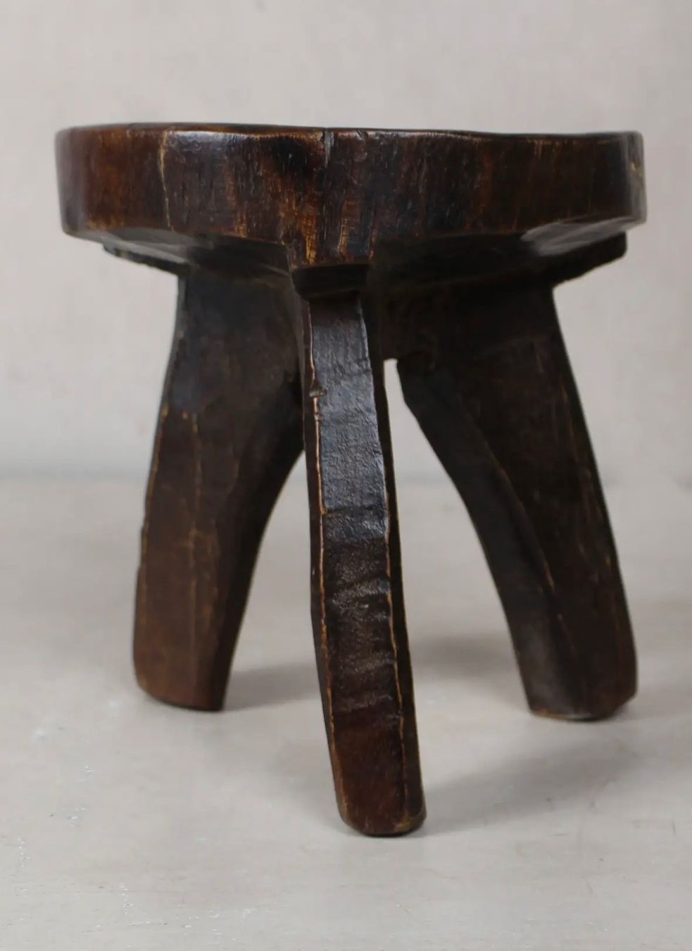Sgabelli: Handgefertigter Hocker aus Tansania – Usato da Richterswil venduto da 0207lifestyle 1