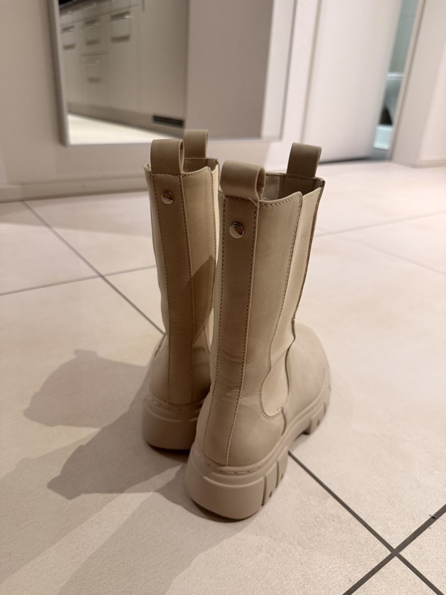 Chaussures femmes: Wunderschöne beige Stiefel – Neuf (Voir description) à Buttikon SZ par maticivy 1