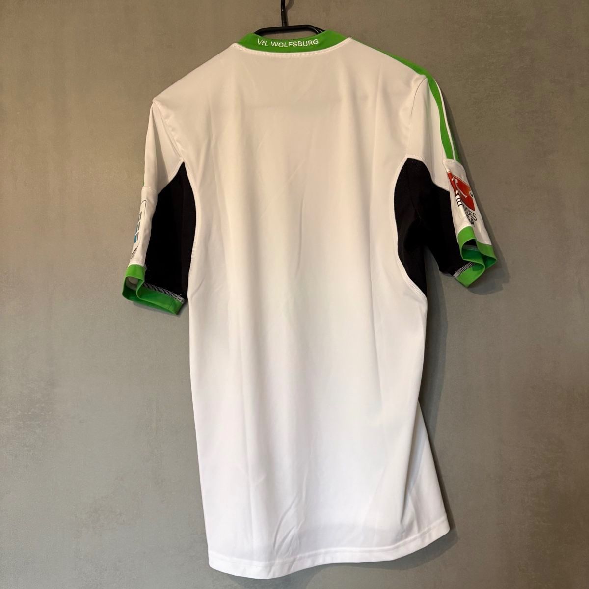 Adidas Canottiere & Pantaloni: 2013-14 VfL Wolfsburg Trikot Original – Usato da Rossemaison venduto da Carduelis 1