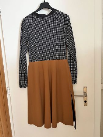 Kleider Gr. M/38. Preis pro Kleid 20 SfR