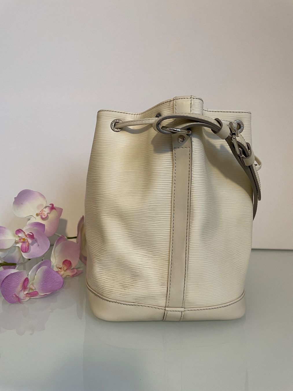 Louis Vuitton Borse da donna: Louis Vuitton Petit Noé weiss – Usato da Hittnau venduto da LuxAndMore 3