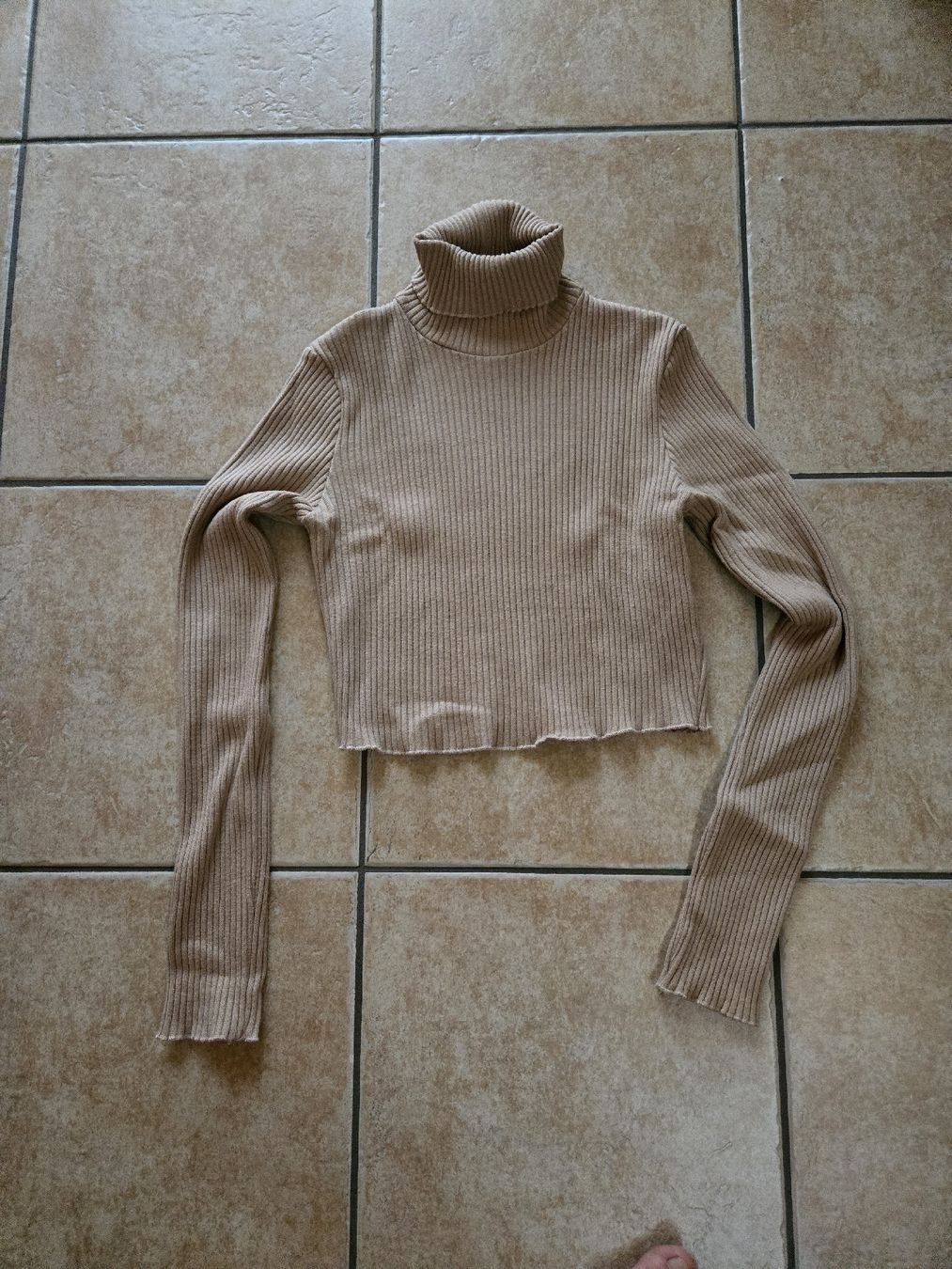 Top: Pull court Bershka – Usato da Sion venduto da Oonathoo