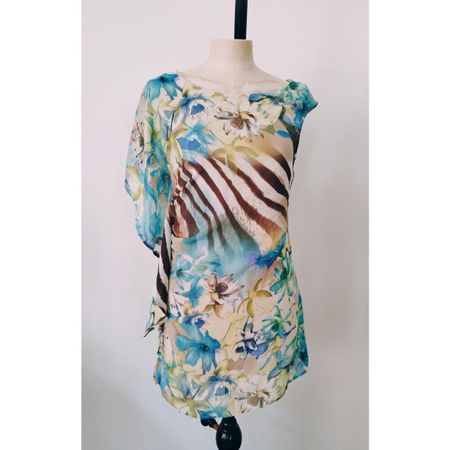Sommerliches, assymmetrisches Minikleid mit Print