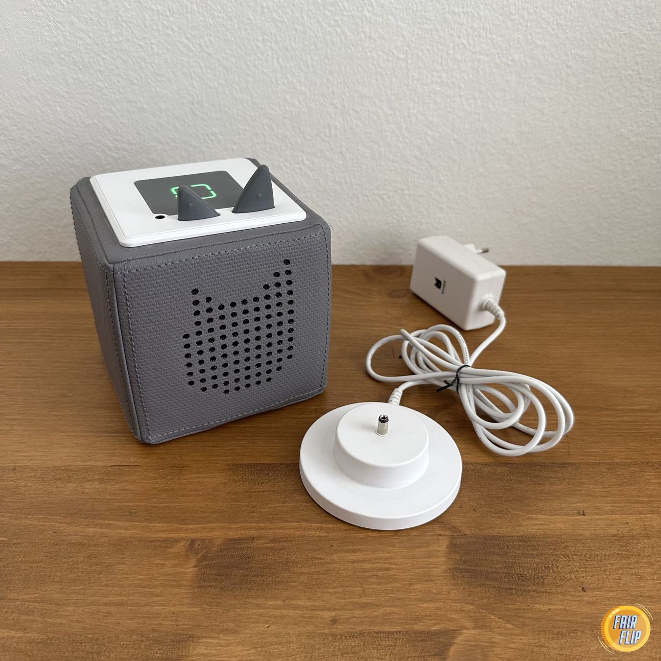 Spielzeuge: Toniebox Grau mit Ladestation – Gebraucht aus Luzern von fairflip