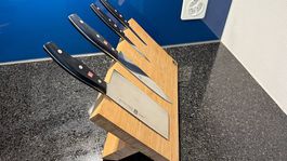 Zwilling twin magnetic knife block with 4 knives
