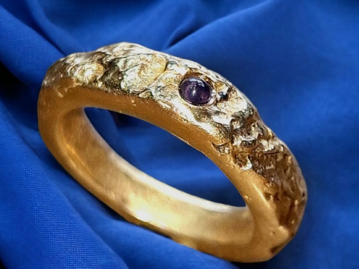 Anelli: Wilder Ring, Bronze mit Iolith, Grösse 46,75 – Nuovo e nell'imballaggio originale da Aarau venduto da Schmuckhoehle_MD 2