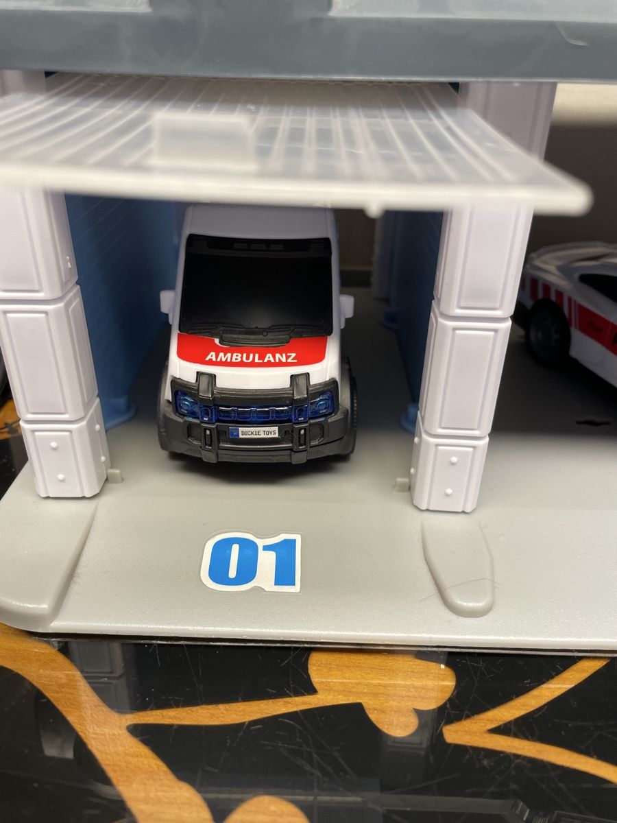 Dickie Toys Giocattoli: SOS Station mit 3 Einsatzfahrzeugen – Usato da Vordemwald venduto da Youko 3