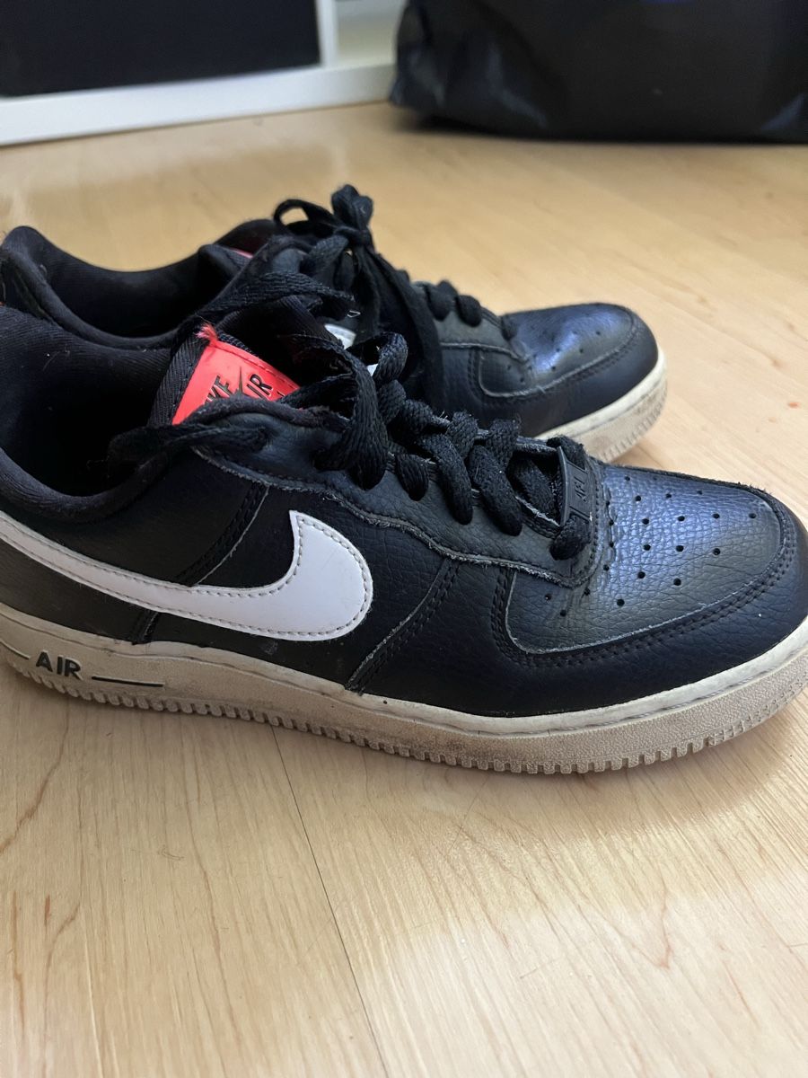 Nike Scarpe da uomo: Nike Air Force 1 schwarz Grösse 38  – Usato da moosseedorf venduto da andrina.salis 1