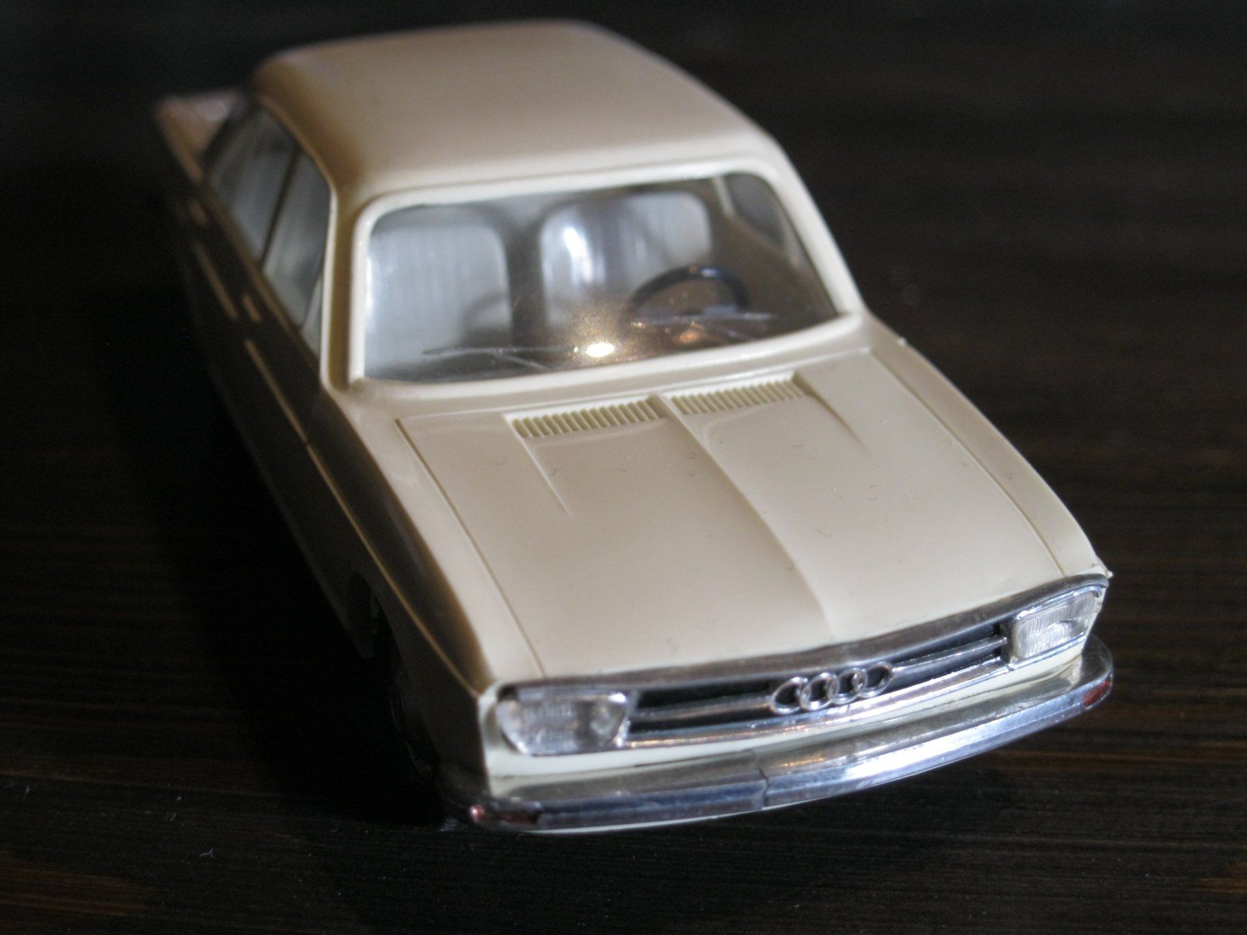 Audi Modellini d'auto: Audi 100 LS 1:40 Cursor Modell 968 hell-beige ohne OVP – Usato da Utzenstorf venduto da jue_5d6l 5