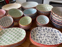 Buntes Geschirr-/Schüsselset, ca.60-teilig, Keramik