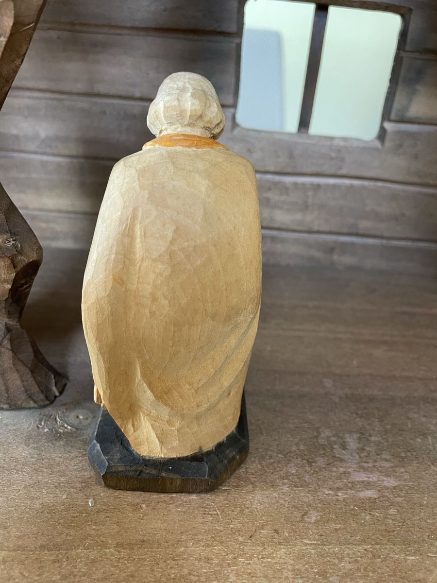 Statuette: König kniend E.Thomann Brienz – Usato da Flawil venduto da Naphtali 3