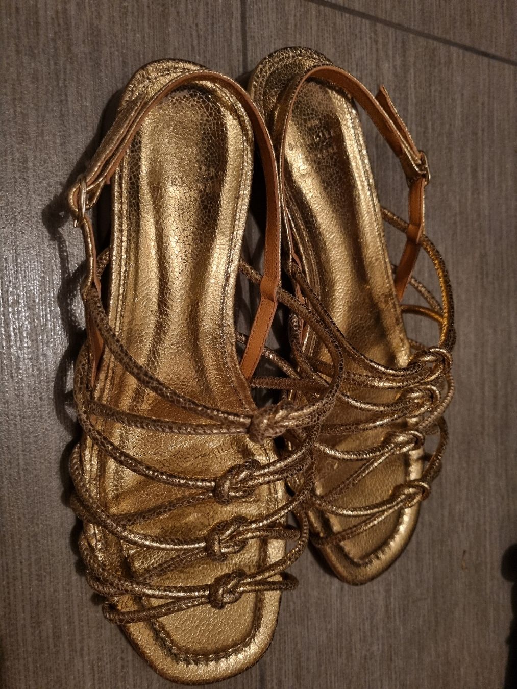 Sezane Scarpe da donna: Sezane gold sandals  – Usato da Bottmingen venduto da alenov