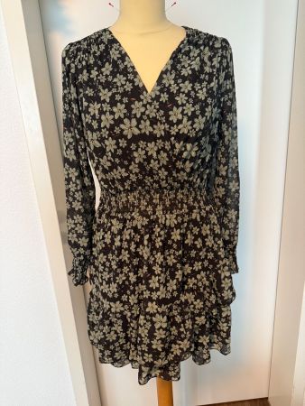 Blumenkleid mit Volant von Only, ungetragen, Gr. 42/M