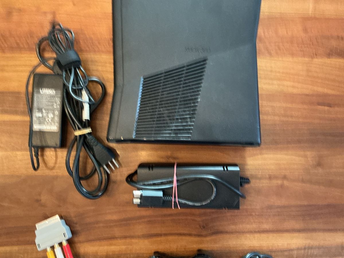 Giochi: Xbox 360 Konsole mit 2 Controller + Games, Top Zustand! – Usato da Neerach venduto da LaSchmetta7078 1