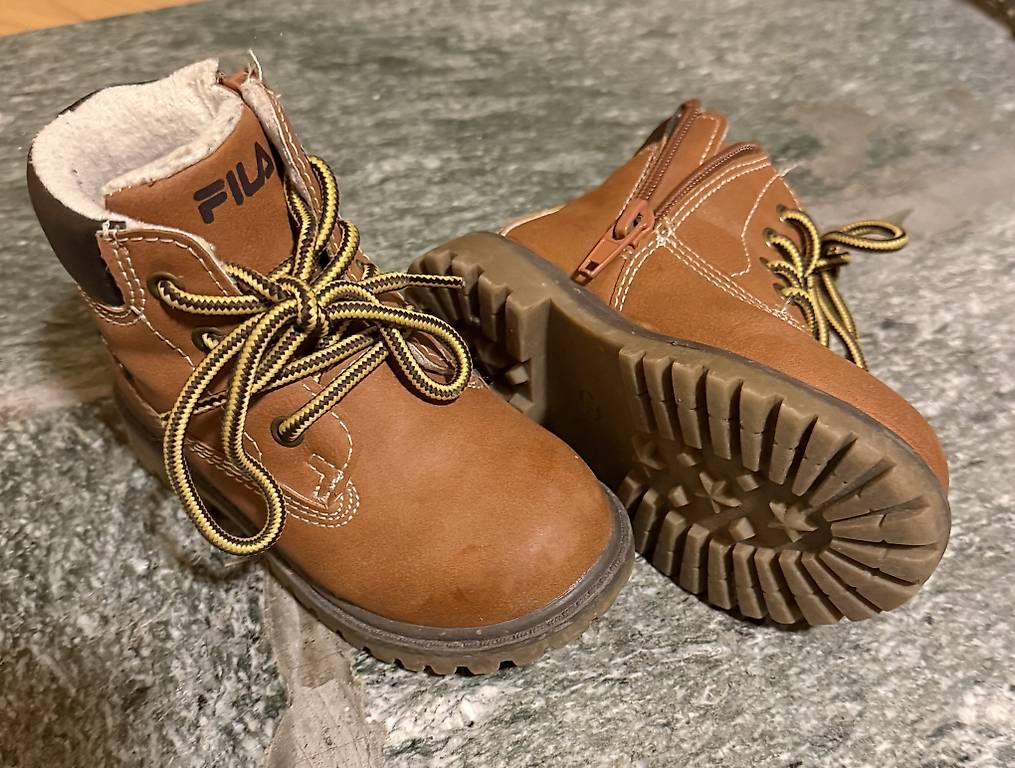 Schuhe für Jungen: Winterschuhe Boots Fila – Gebraucht aus Zignau von Murli_24 1
