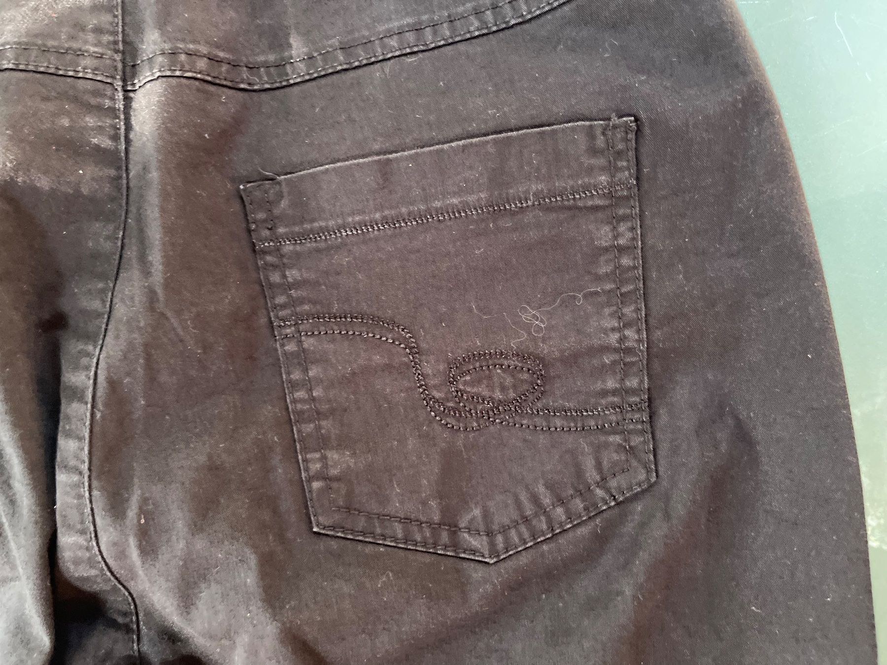 Pantaloni: Jeans Capri Kingfield in colore nero – Usato da Gordevio venduto da LanaZimm 6