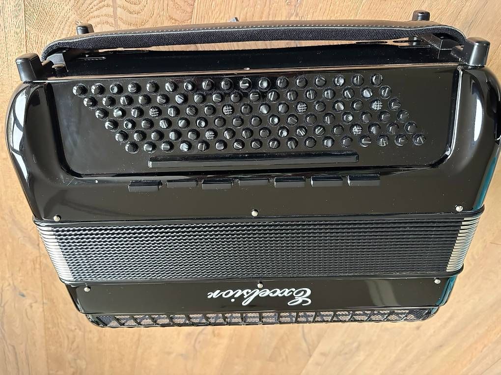 Strumenti musicali: Neuwertiges Excelsior Knopf-Convertor-Akkordeon – Usato da Brugg AG venduto da Knup0 1