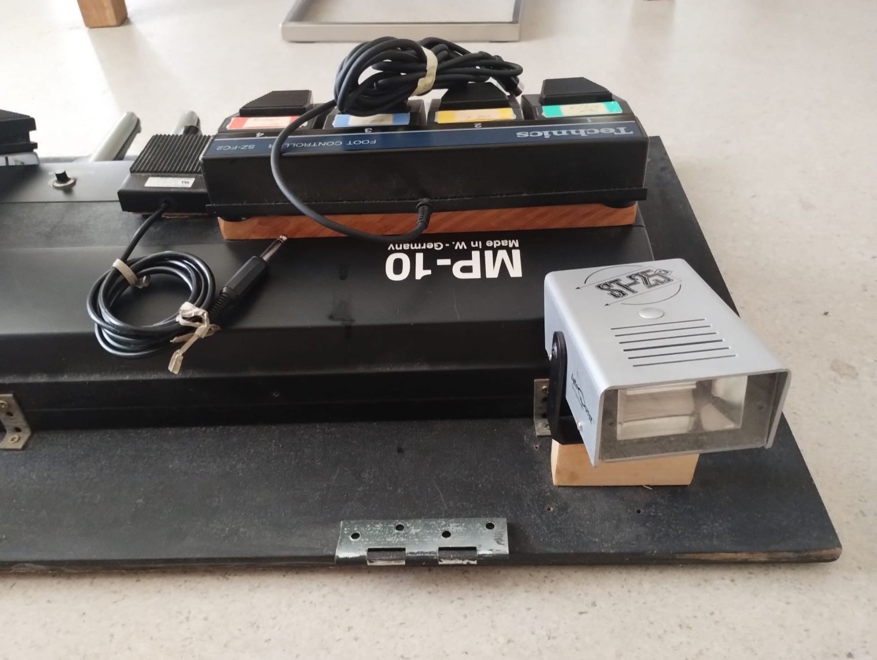 Instruments de musique: Technics MIDI-Fusscontroller / Basspedal-Board mit Licht – D'occasion à Weisslingen par Dmusikus 3