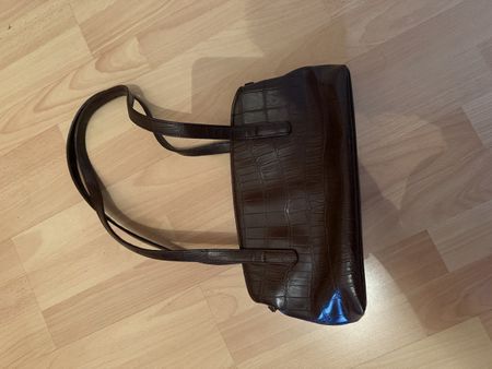 Handtasche braun Kroko-Optik Leder Marke Marc Picard 20 Zeic