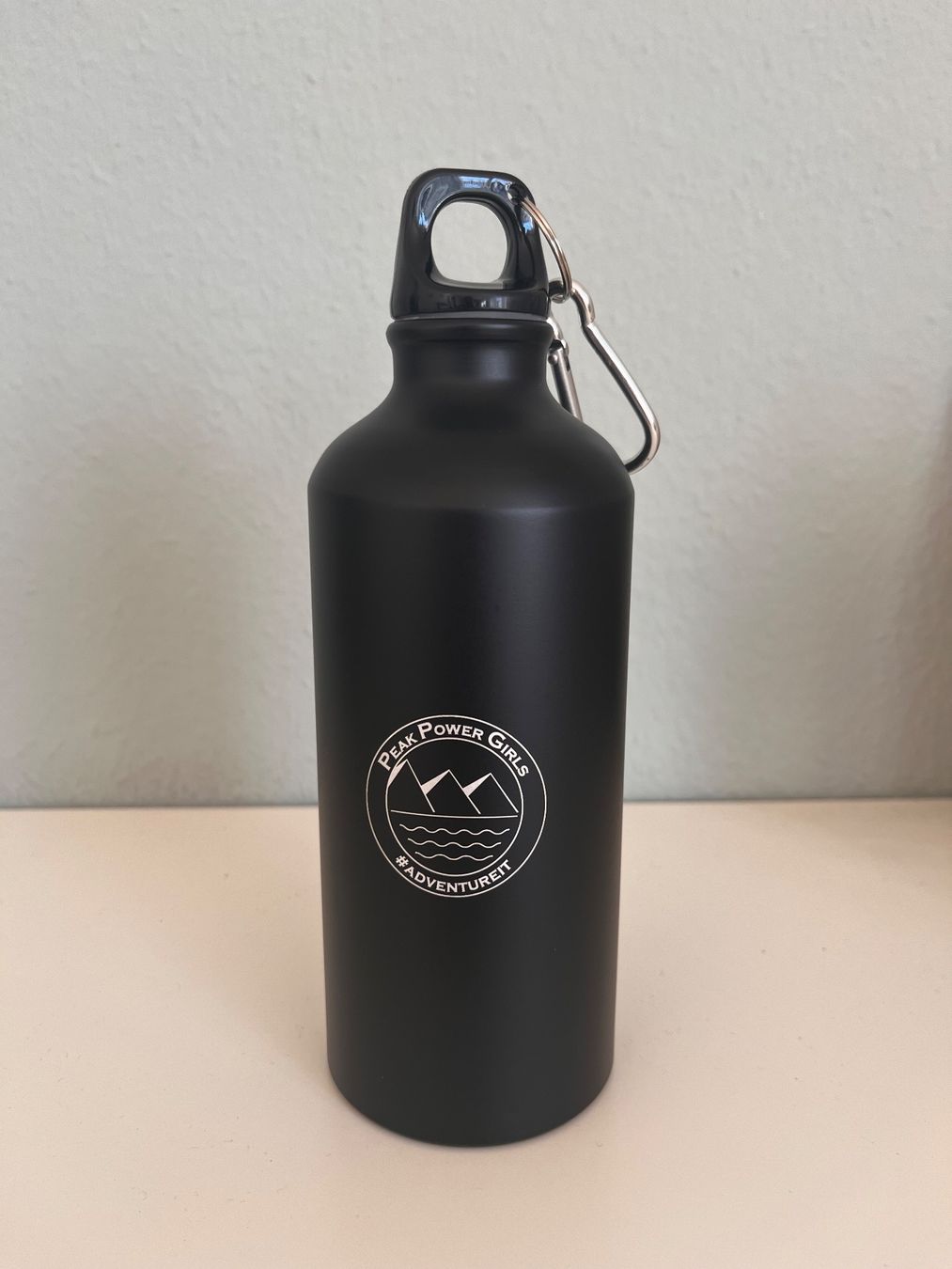Gourdes & Thermos: Schwarze Trinkflasche  - Neu! – Neuf avec emballage d'origine à Zollikerberg par Krystof.lenk