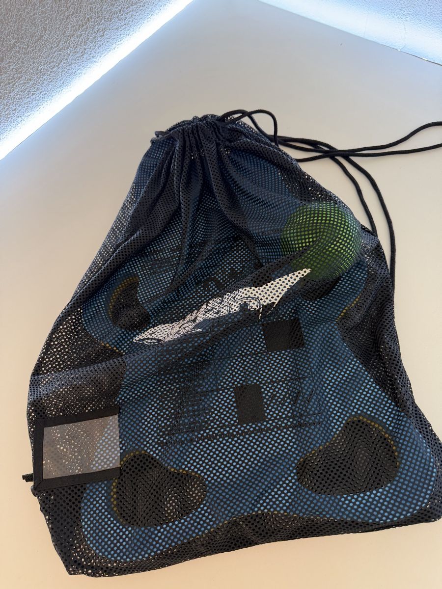 Tavole da surf e di nuoto: Schwimmbrett Sharkskin mit Netzbeutel und Ball – Usato da Rotkreuz venduto da GoldHeinz 2