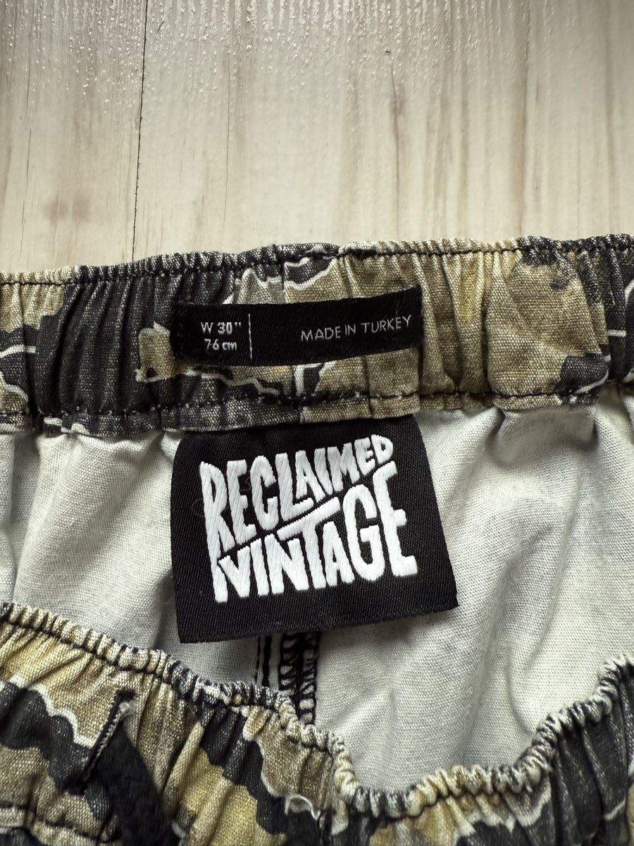 Hosen: Reclaimed Vintage inspired camo cargo pants – Neu (gemäss Beschreibung) aus La Tour de Peilz von bau_sm8d 2