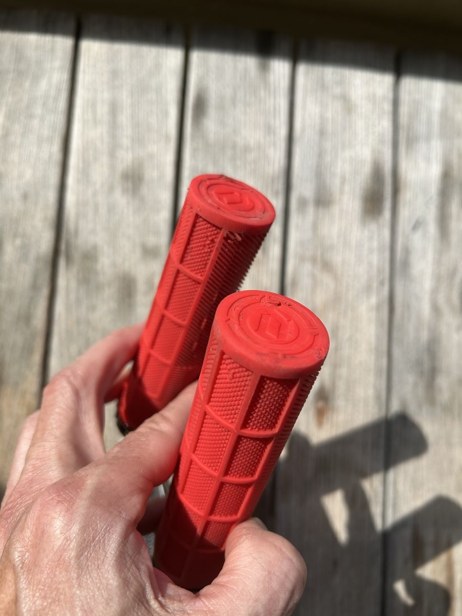 Ersatzteile: Deity MTB Lenkergriffe Knuckleduster – Gebraucht aus Köniz von Kuhn_Wenger 2