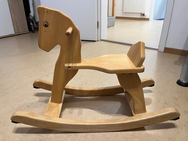 Altre altalene da giardino: Schaukelpferd Holz Kind – Usato da Rubigen venduto da novus02