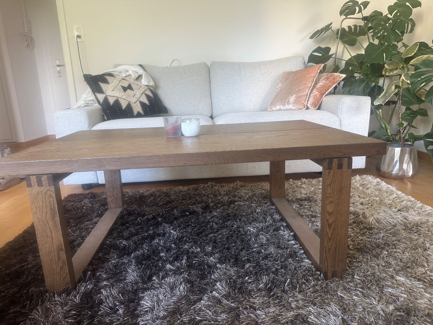 Articoli in legno: Massiver Eichholz- Couchtisch – Usato da Dietlikon venduto da ber_h56v