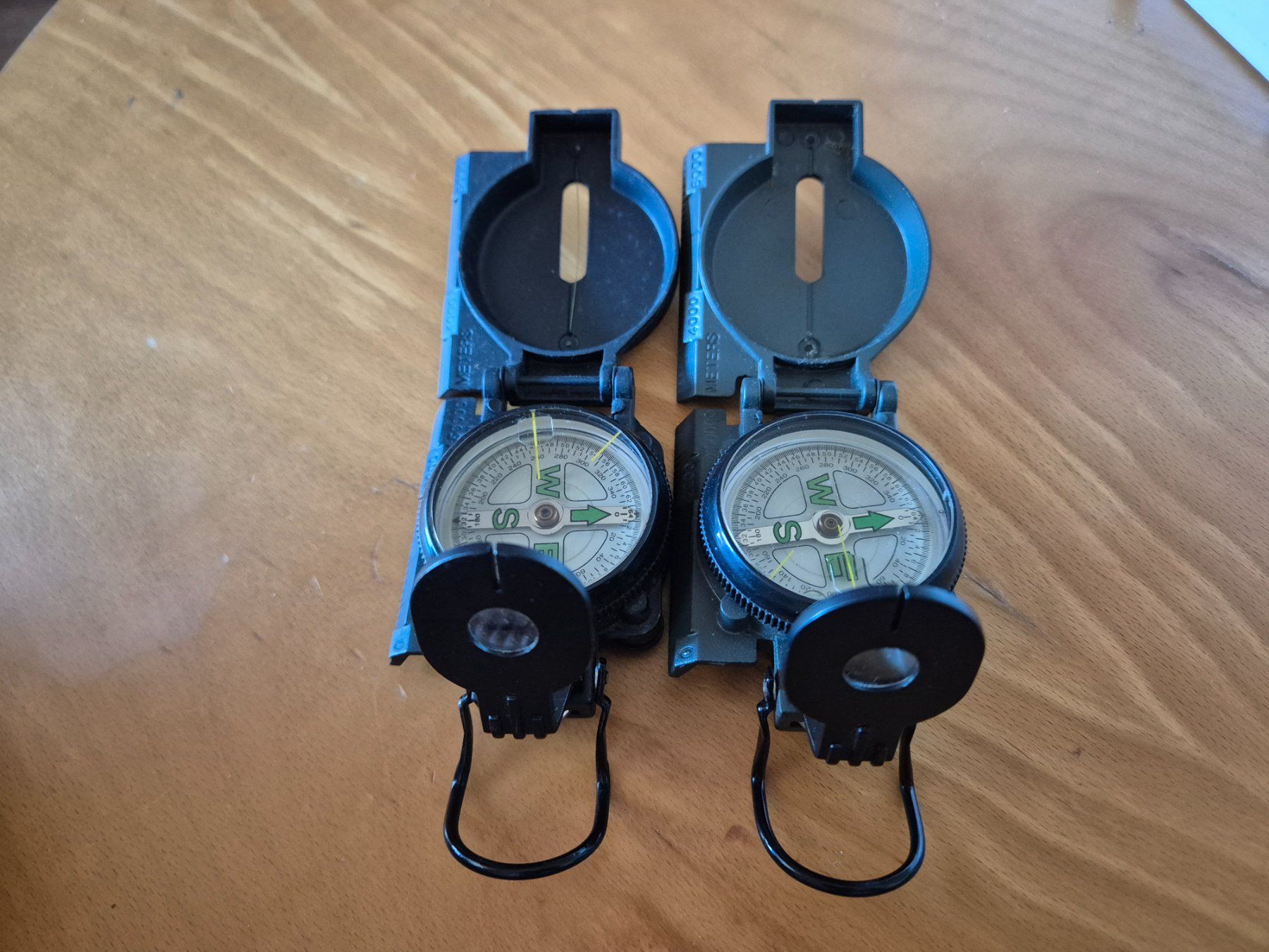 GPS & Strumenti di misurazione: 2 boussoles / 2 compass – Usato da Monthey venduto da McAuthor 2
