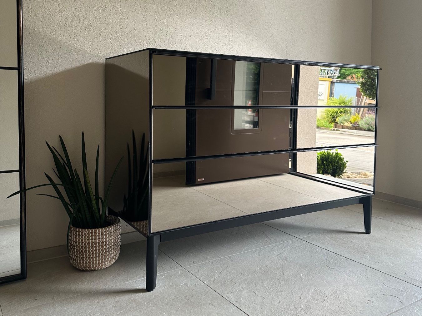 Kommoden: Made.com Konsole aus Dunkel getönt Glas - 3 Schubladen – Gebraucht aus Duggingen von map_5lmv