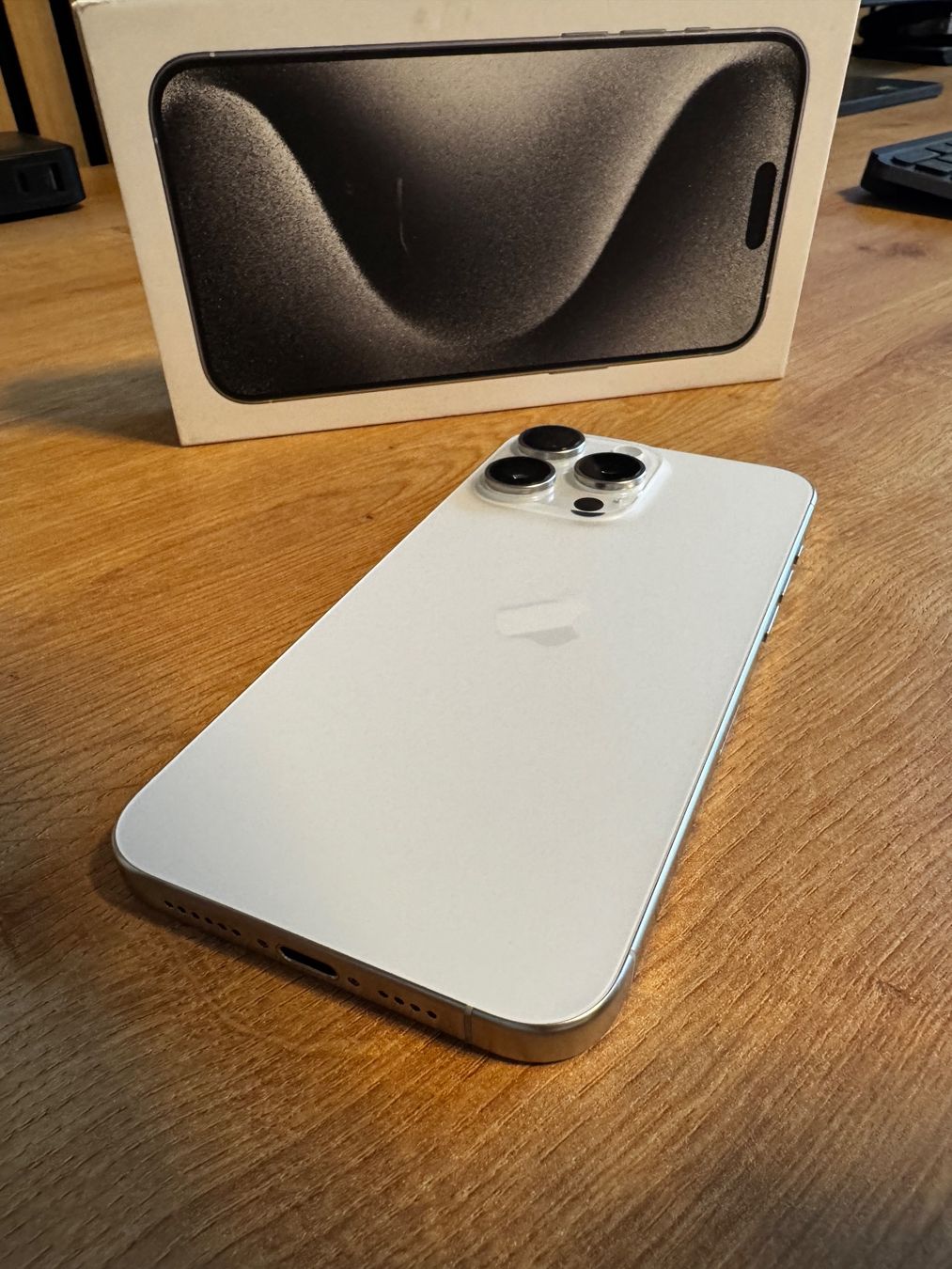 Apple Telefoni cellulari / Smartphones: iPhone 15 Pro Max | White Titanium | 256 GB – Usato da Reinach BL venduto da Remox19 2