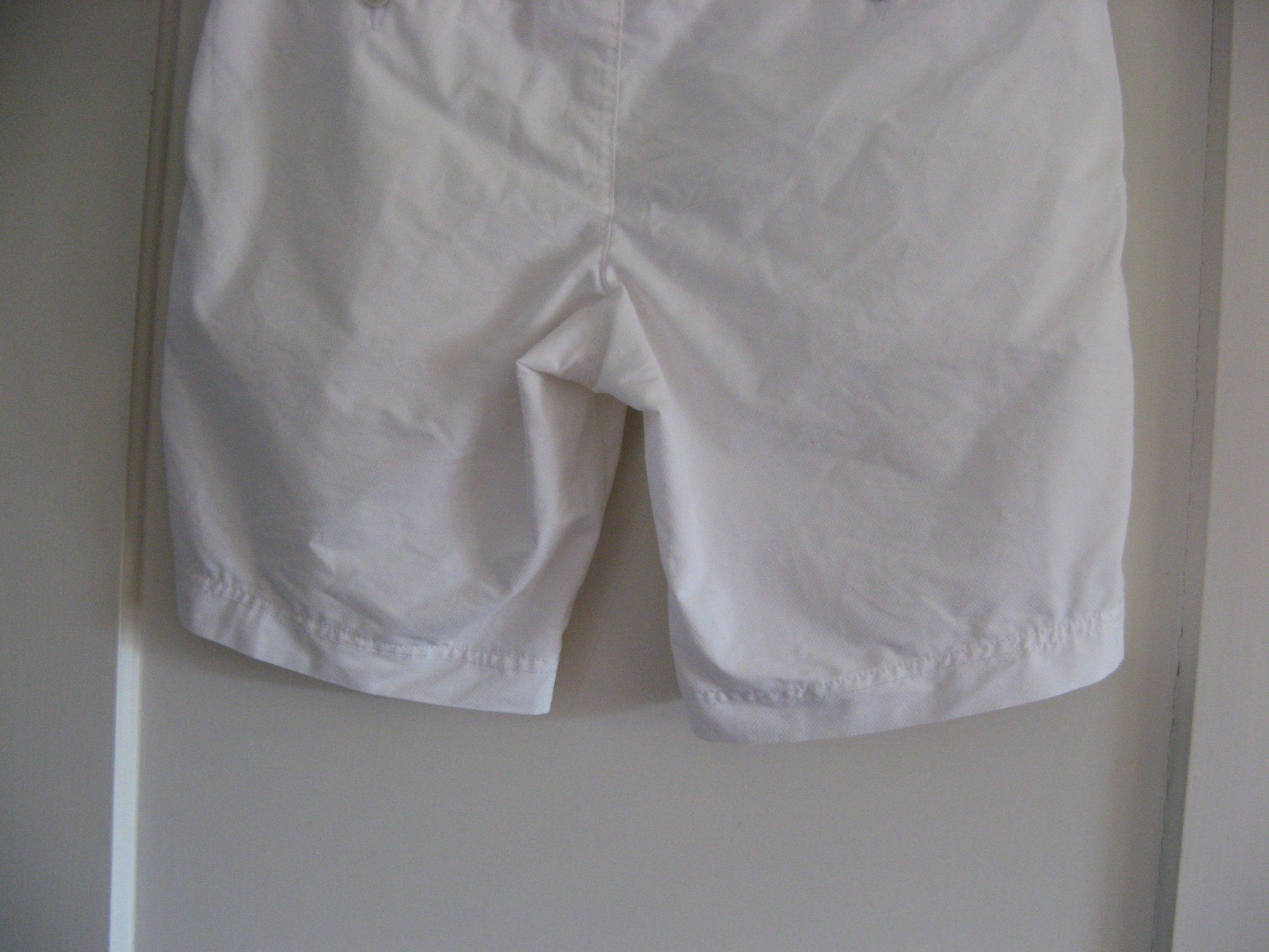 Hugo Boss Hosen: kurze, weisse Boss Shorts – Gebraucht aus Zürich von apil 3