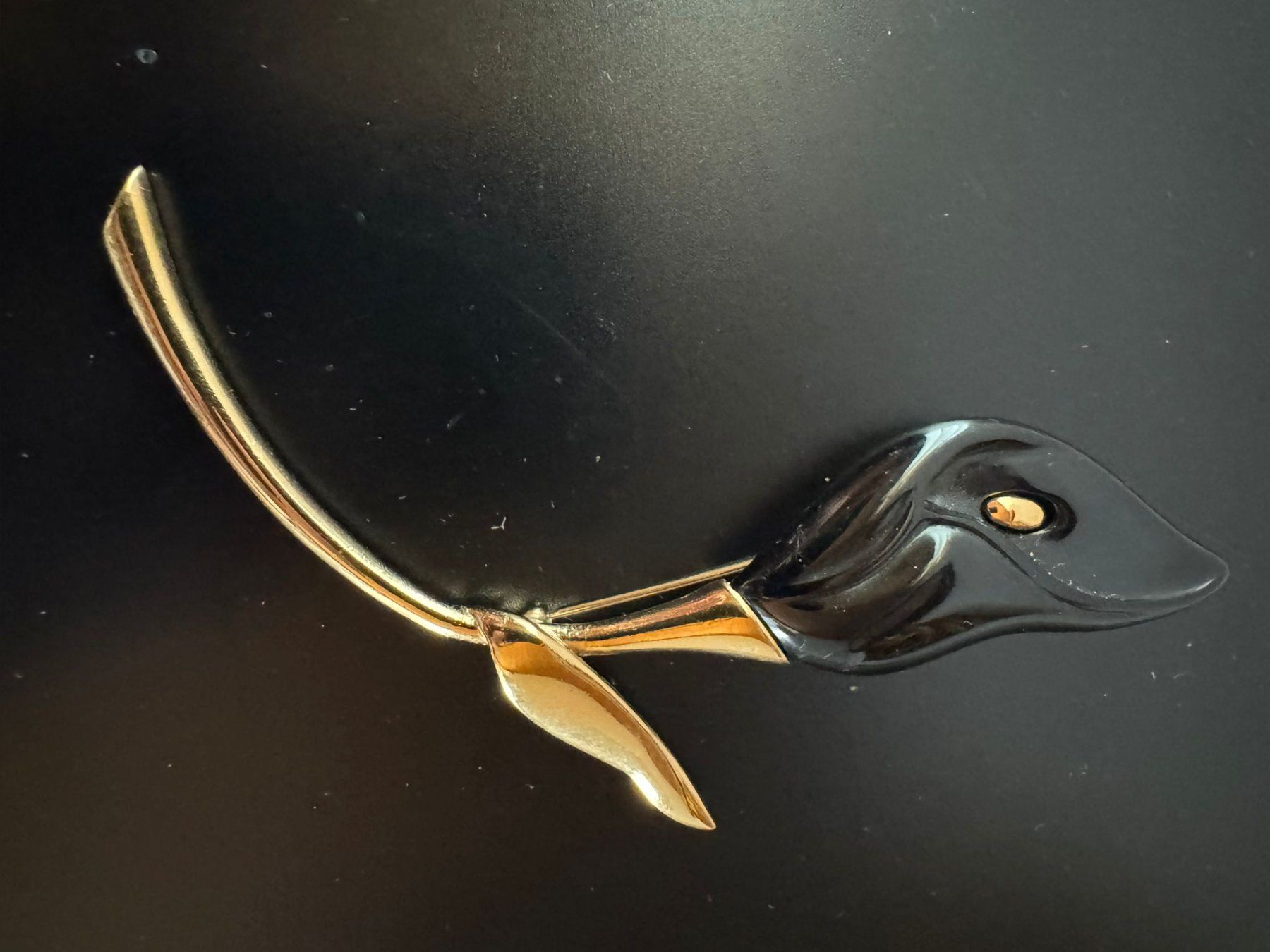 Spille & Fermagli: Avon Calla Brosche goldfarben schwarz Vintage – Usato da Winterthur venduto da Dejv
