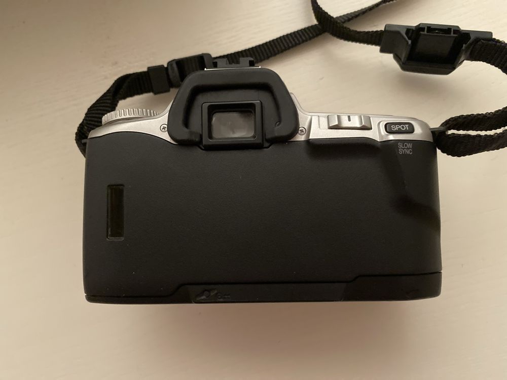 Minolta Fotocamera: Minolta Dynax 404si Spiegelreflexkamera mit 2 Objektiven – Usato da Langenthal venduto da guitarsnrecords 3
