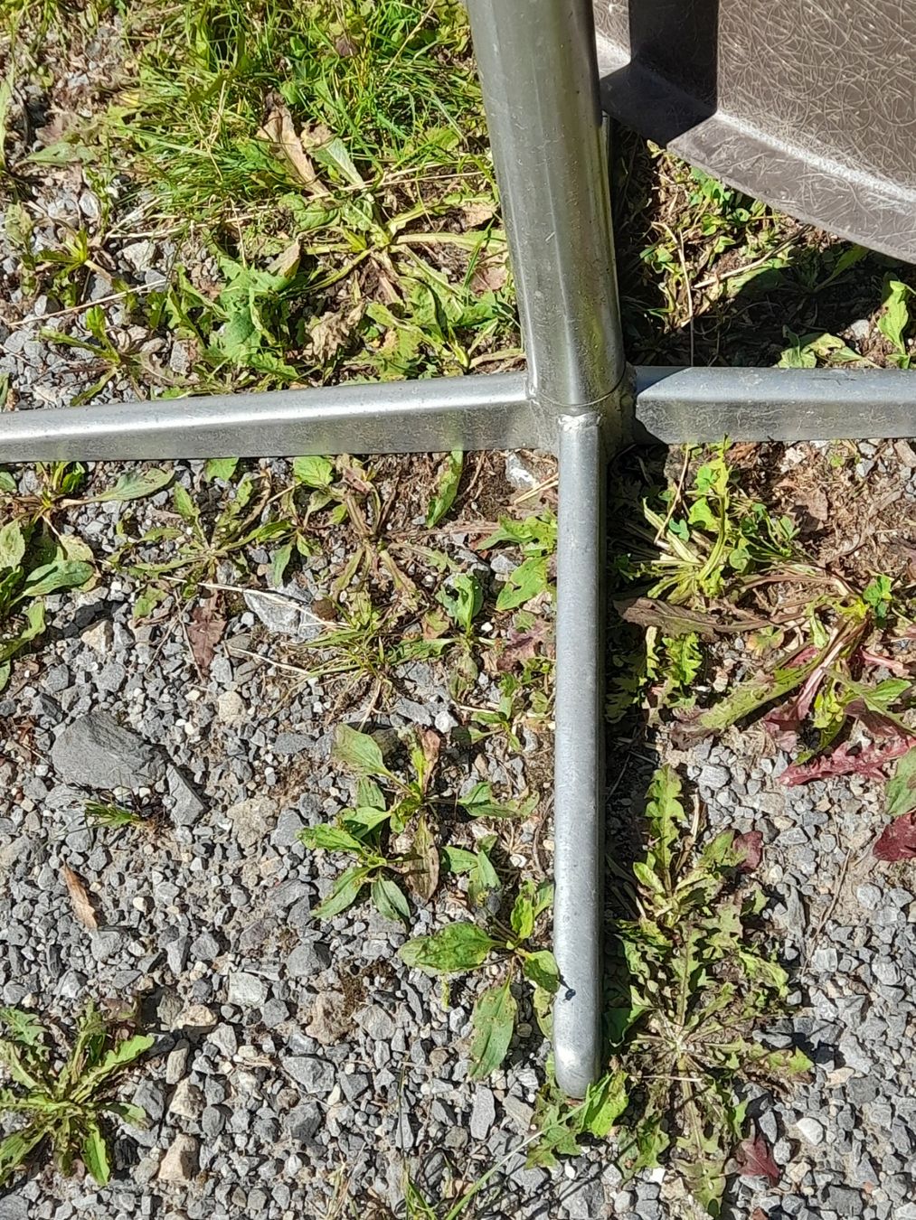 Tables: Vintage Gartentisch rund – D'occasion à Aeschi b.Spiez par 52_wochen 2