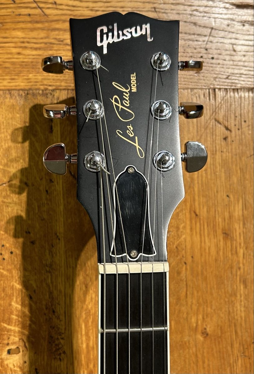 Gibson Strumenti musicali: Gibson Les Paul Classic Player Plus Satin Wine Red P90 – Usato da Bergdietikon venduto da SoundFactory 2