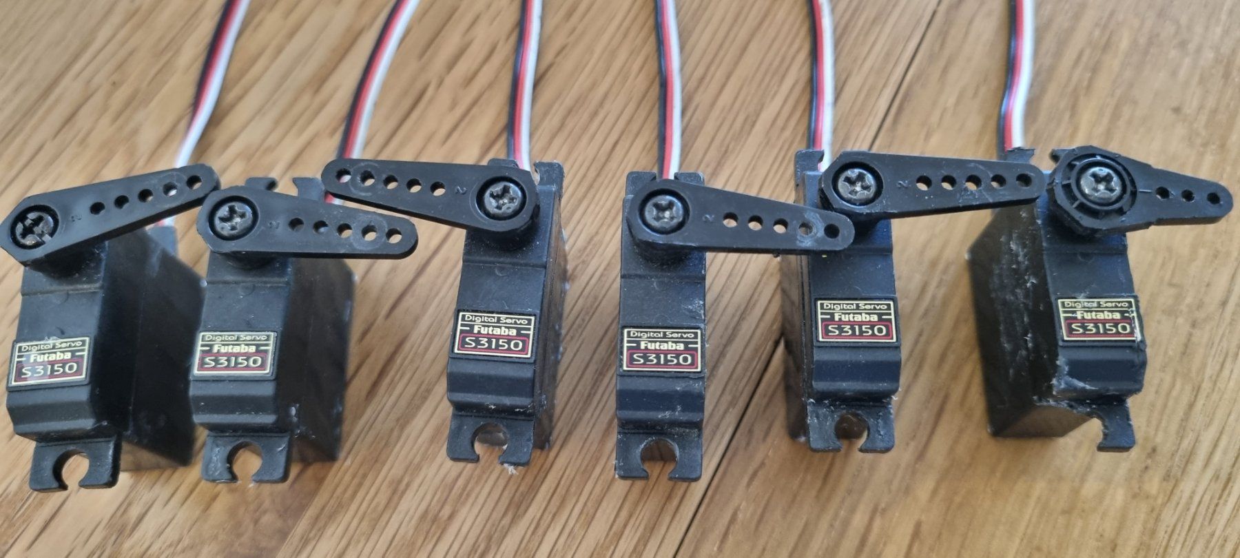 Futaba Telecomando: 6 Stk. Futaba Servo S3150 – Usato da Pfeffikon LU venduto da Andy1969 2