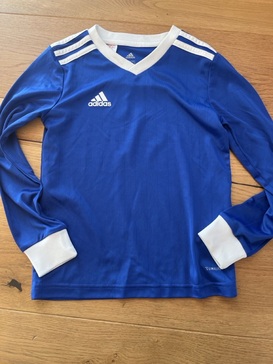 Adidas Pullover & Sweatshirts: adidas longsleeve Pullover 128 – Gebraucht aus Balmberg von Berglihof