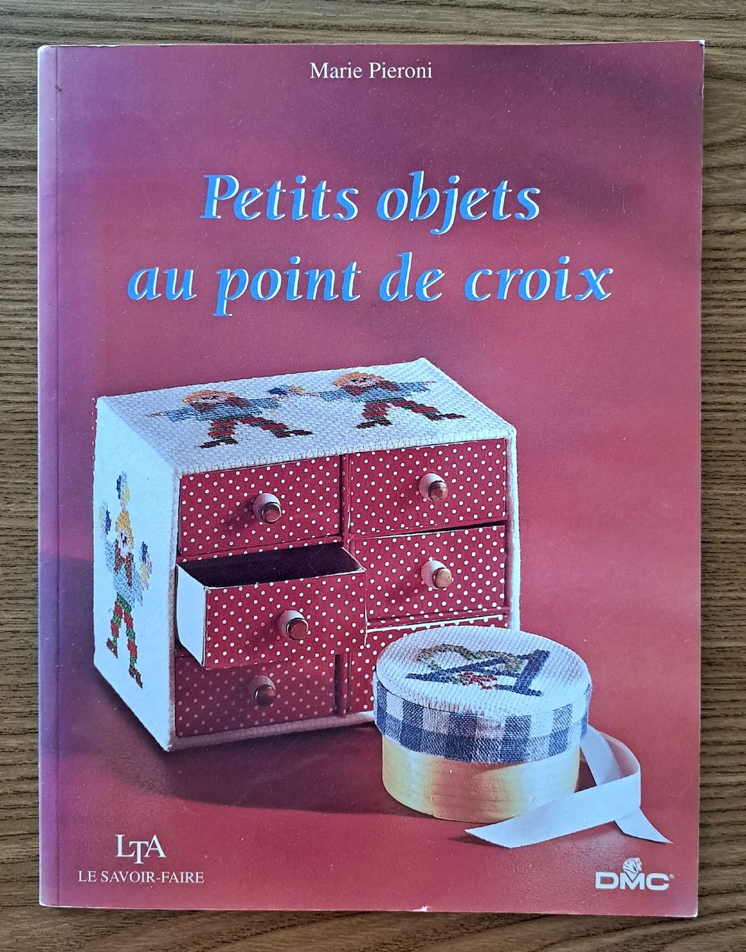 Libri: "Petits objets au point de croix" - DMC 1995 – Usato da Hauterive NE venduto da ali_vintage
