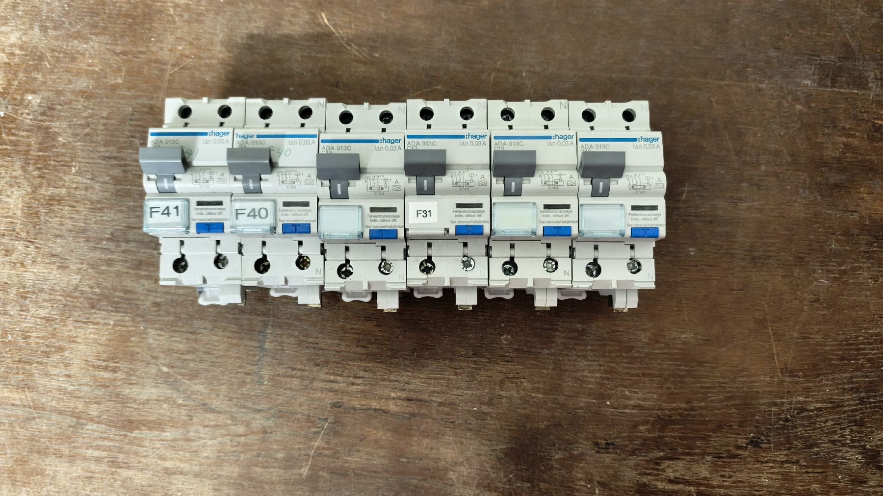 Hager Componenti elettronici: Gebrauchte Hager Elektrokomponenten, – Usato da Riehen venduto da jam_8ly9 5