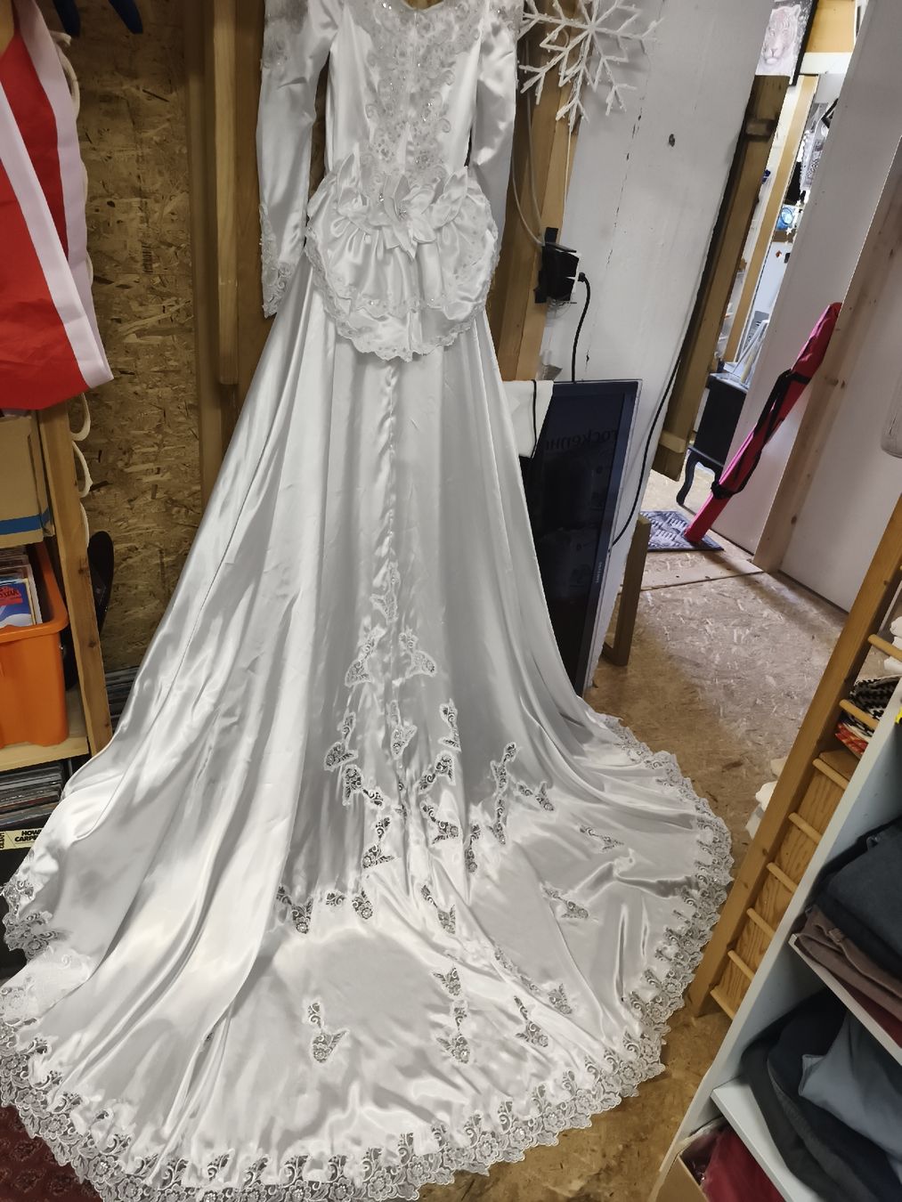 Idropulitrici ad alta pressione: Hochzeitkleid mit Schleppe (A4) – Usato da Künten venduto da Schnaepplihuus 3