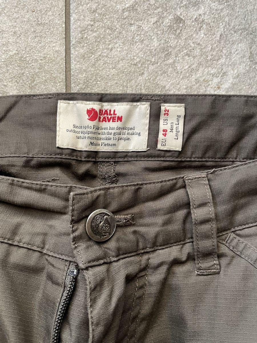 Fjällräven Pantaloni: Fjällräven Zip- off Herren gr. 48 – Usato da Recherswil venduto da grafics 1