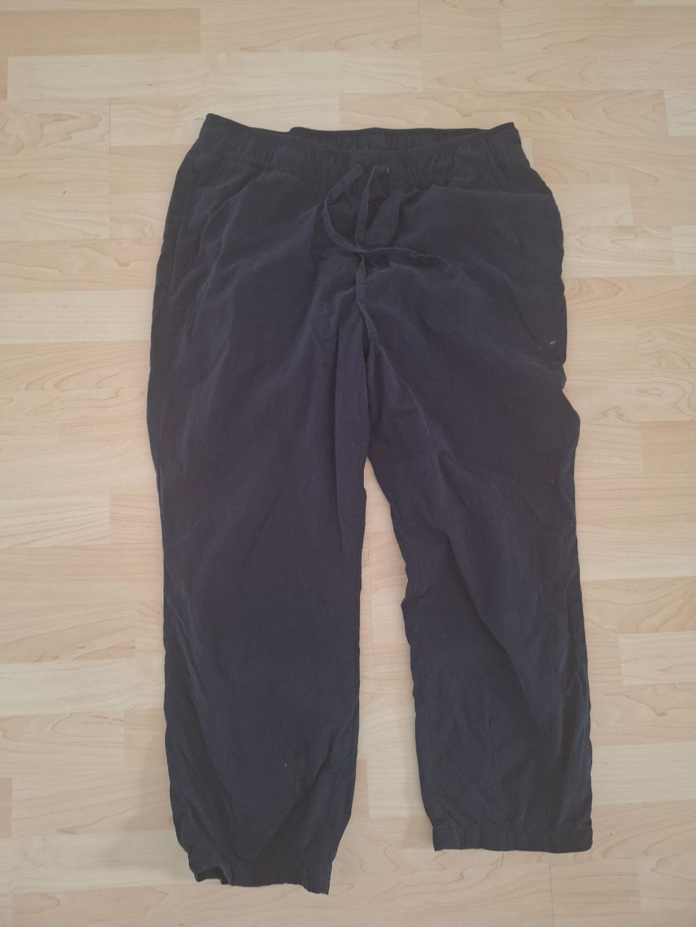 Pantaloni: dunkelblaue Stoffhose Gr. 42 bequem – Usato da Kreuzlingen venduto da ng3 1