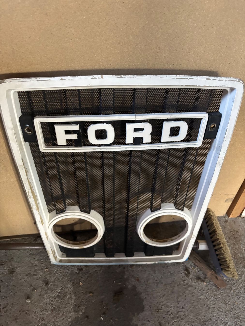 Ford Trattori: Ford Traktor Orginal Alt Grill – Usato da Trimmis venduto da Lorenz01