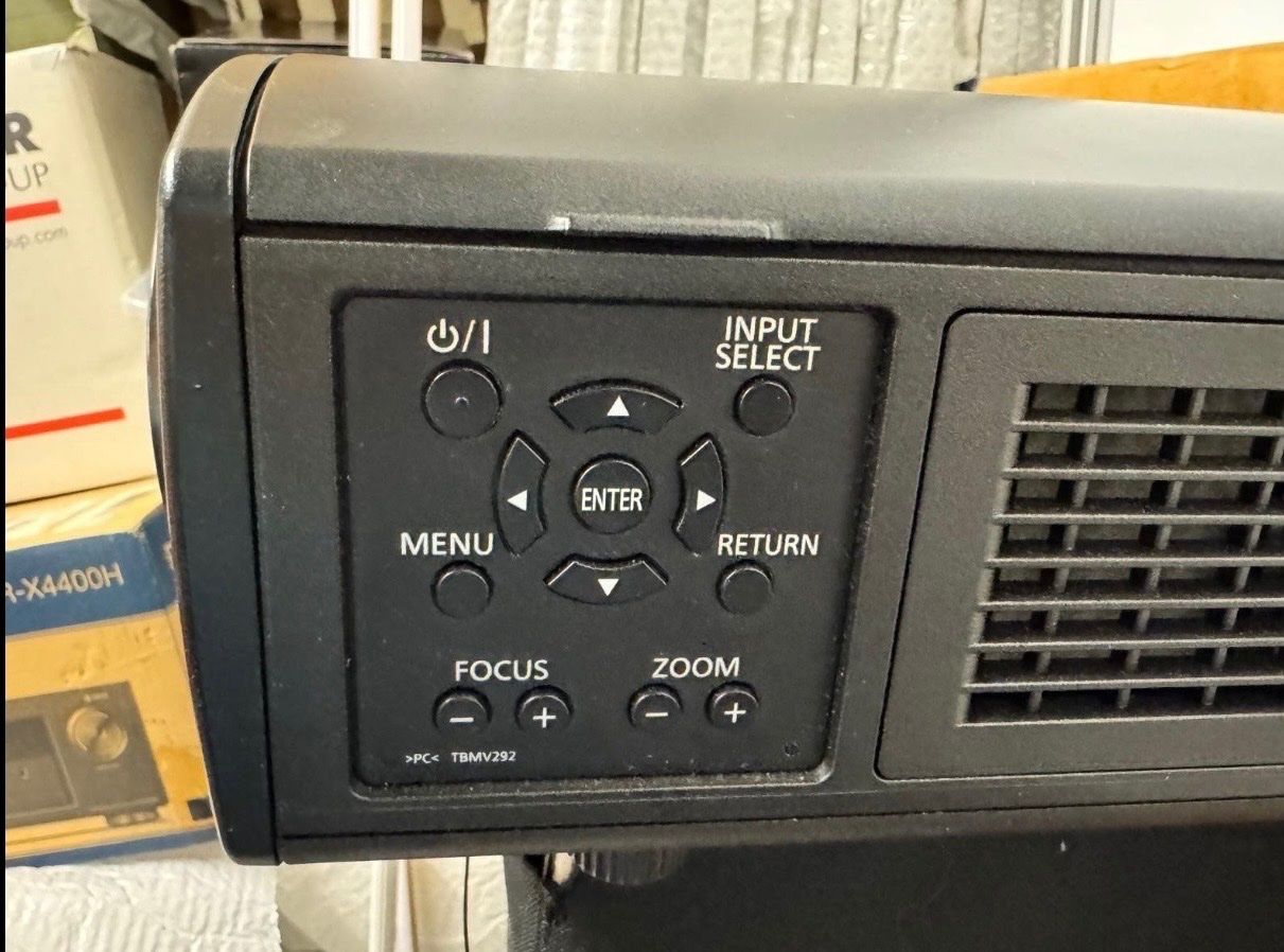 Panasonic Videoprojektoren: Panasonic PT-AT6000E + Zubehör – Gebraucht aus Avenches von jackywei01 6