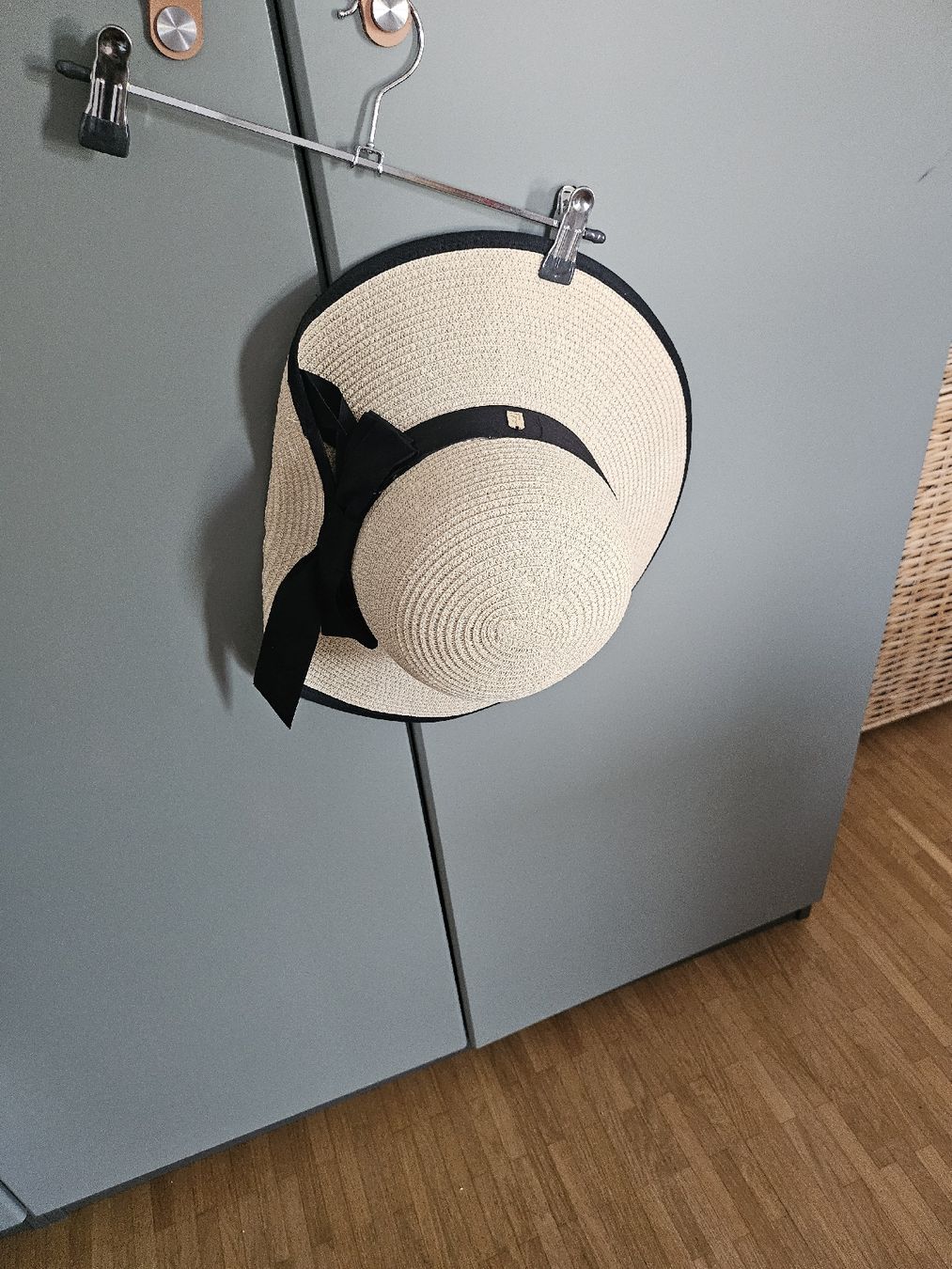 Hüte, Mützen & Caps: Joli chapeau élégant  – Neu und originalverpackt aus La Tour-de-Peilz von mar_2r26