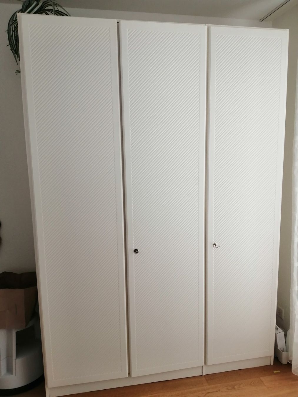 Armoires: Kleiderschrank weiss – D'occasion à Spreitenbach par Jeanpierr7