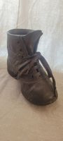 Ancienne chaussure d'enfant métallisée. Vide-poche, déco