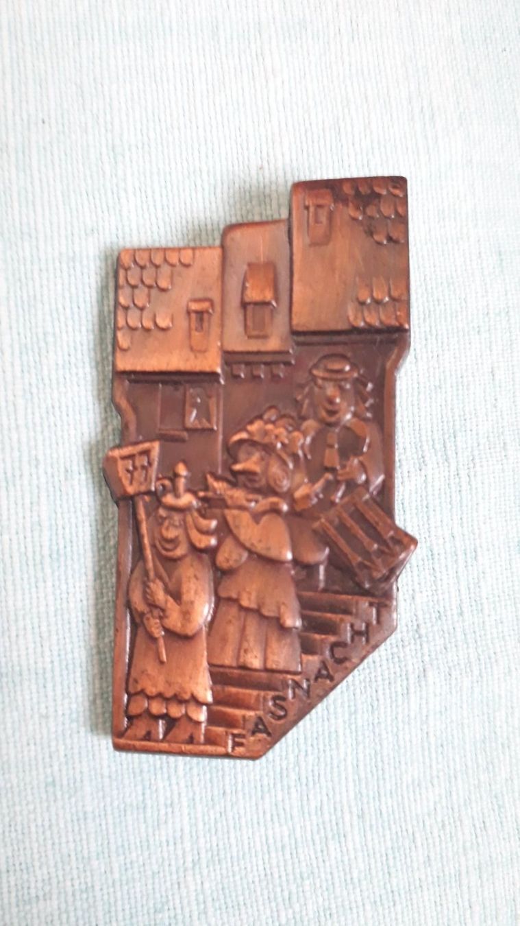 Basler Placchette & Badge: Fastnacht Plakette 1977 – Usato da Zürich venduto da wildflower26